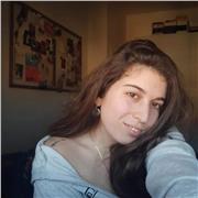 Diplomata presso il Liceo delle Scienze Umane (ex magistrali)